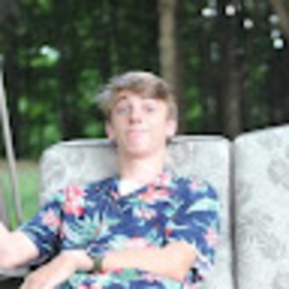 Poshmark profile picture for @trashes